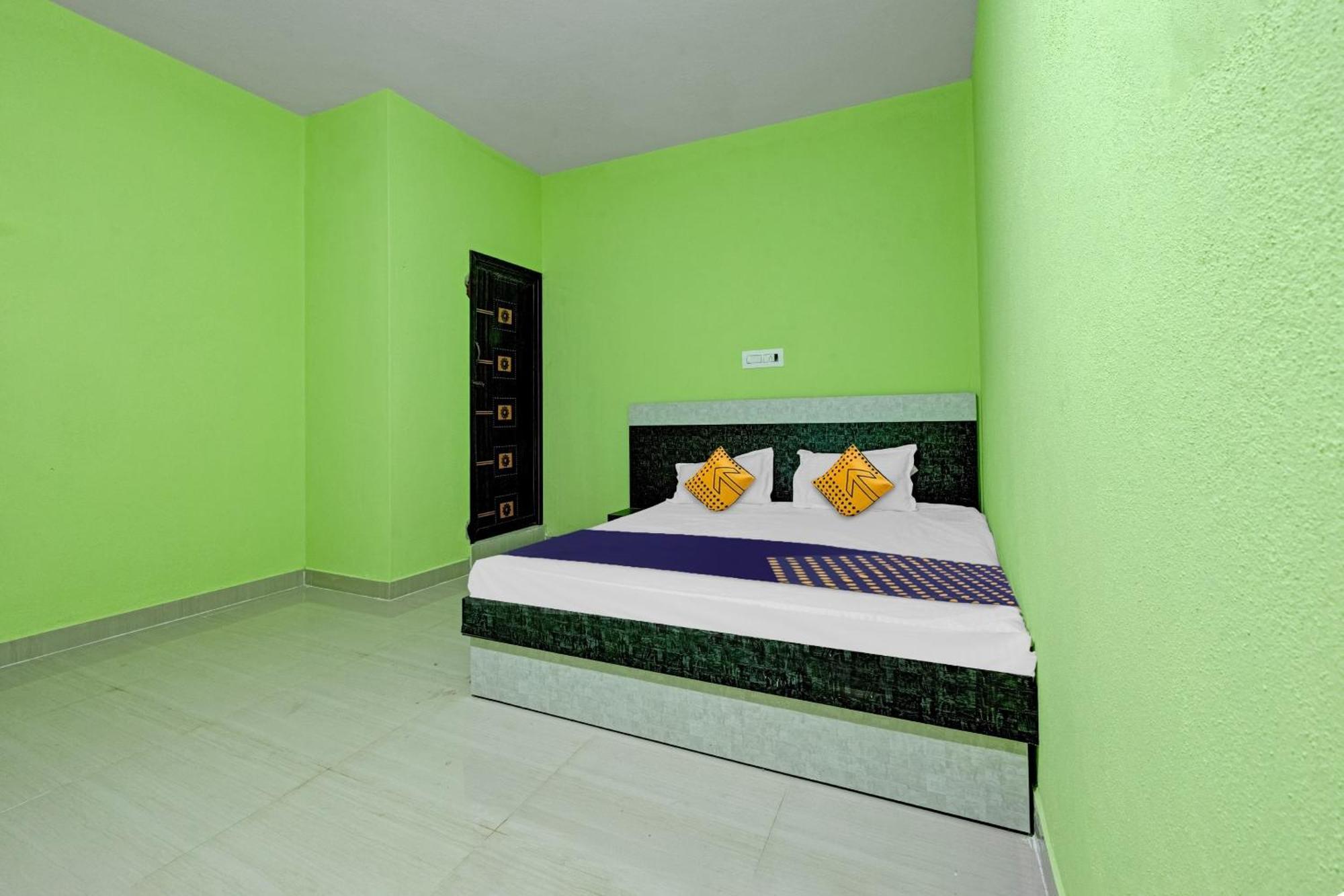 Spot On B R Comforts Krs Back Water Hotel Hosa Kannambadi Bagian luar foto