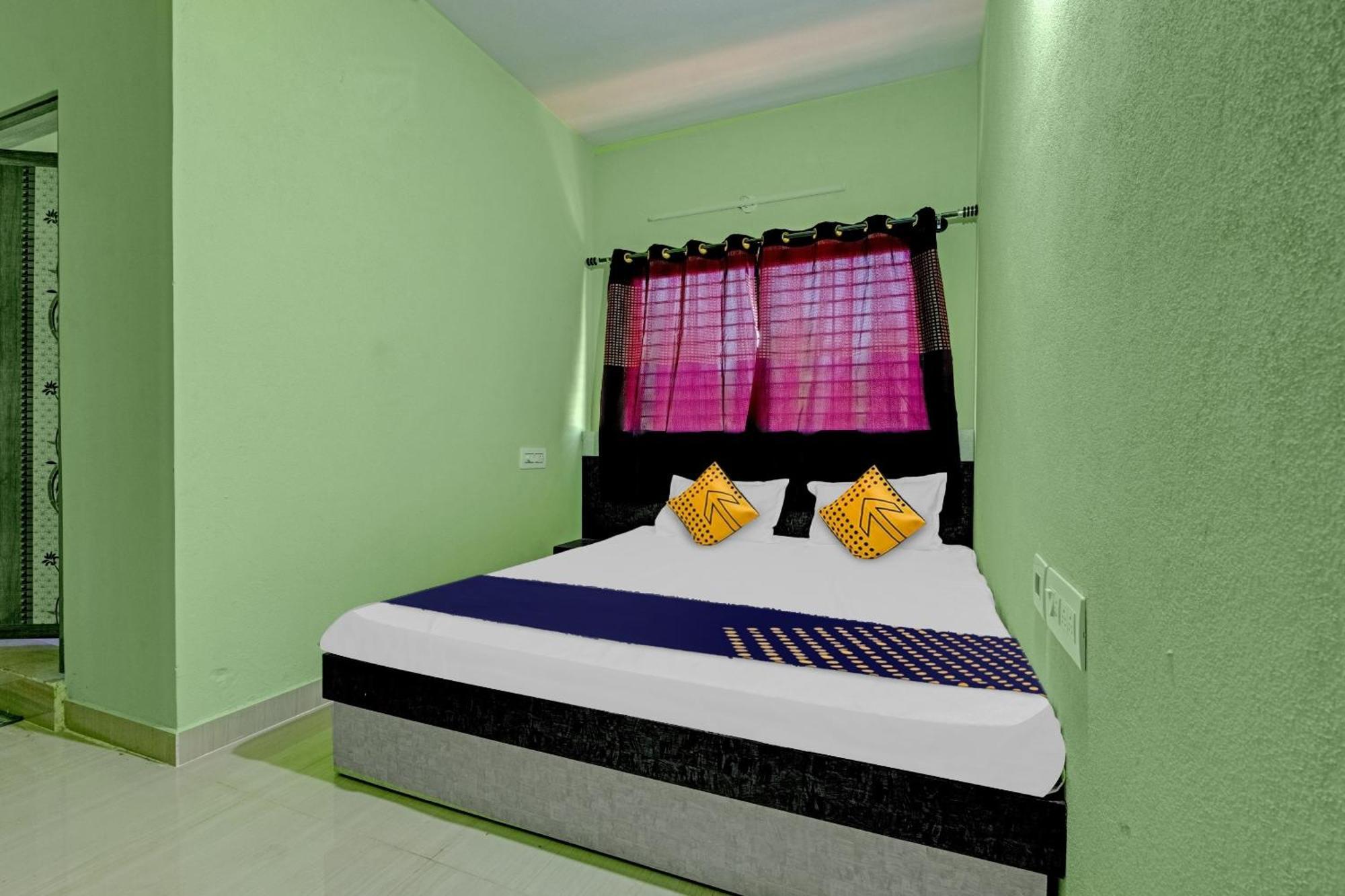 Spot On B R Comforts Krs Back Water Hotel Hosa Kannambadi Bagian luar foto
