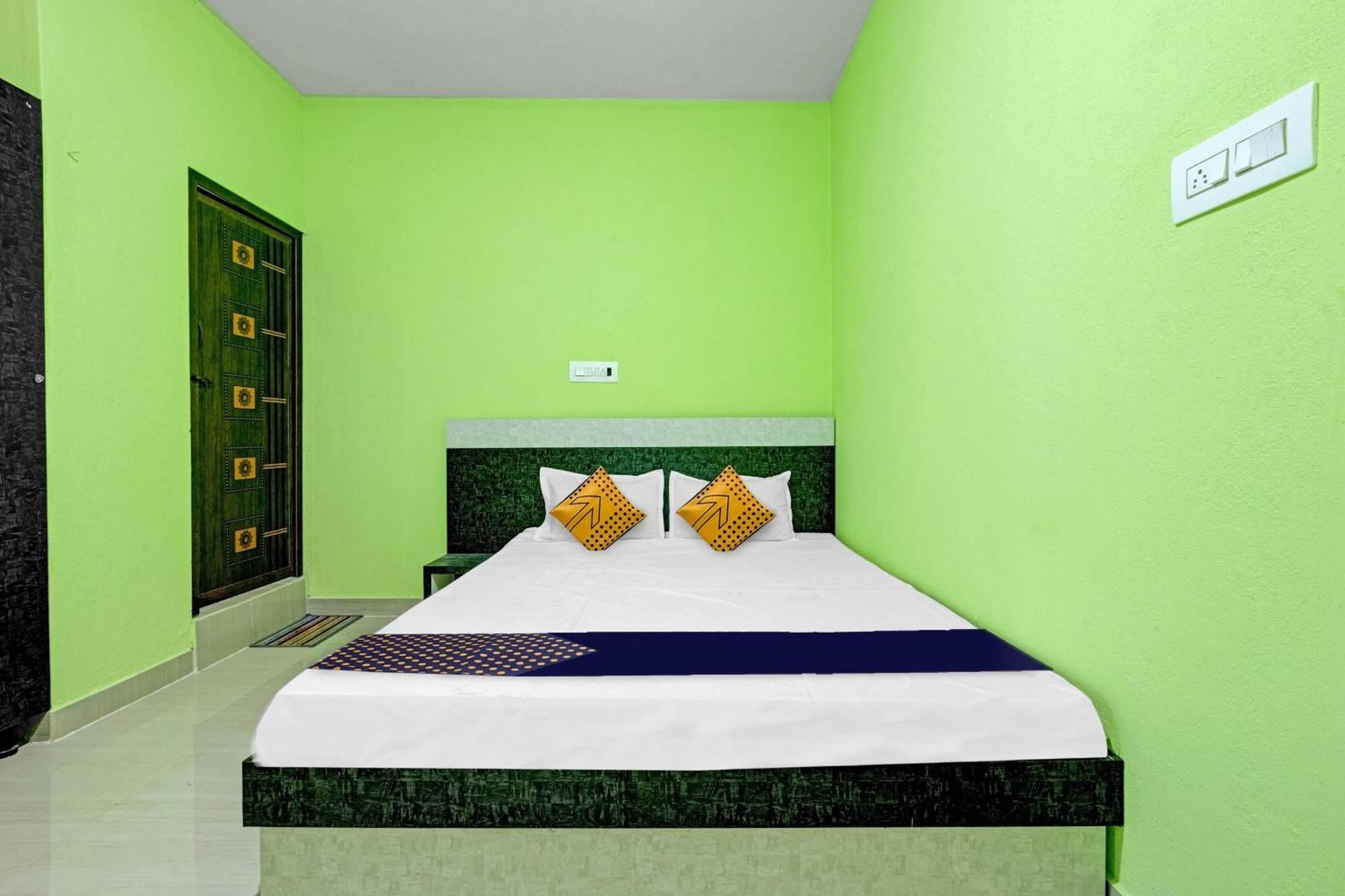 Spot On B R Comforts Krs Back Water Hotel Hosa Kannambadi Bagian luar foto