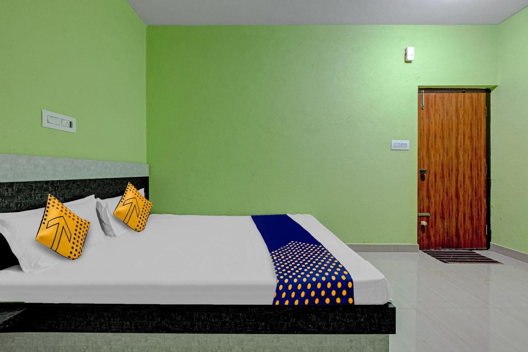 Spot On B R Comforts Krs Back Water Hotel Hosa Kannambadi Bagian luar foto