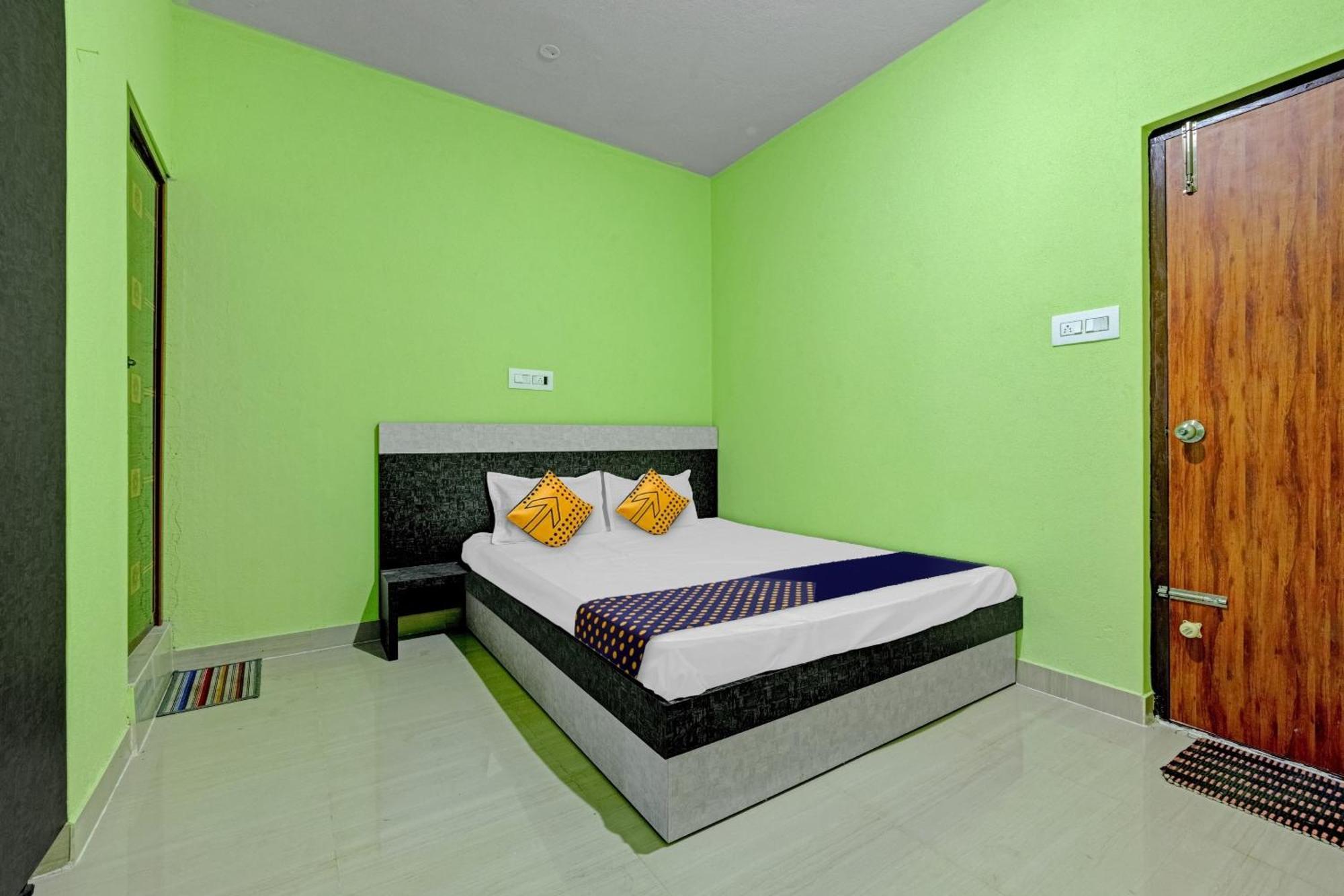 Spot On B R Comforts Krs Back Water Hotel Hosa Kannambadi Bagian luar foto