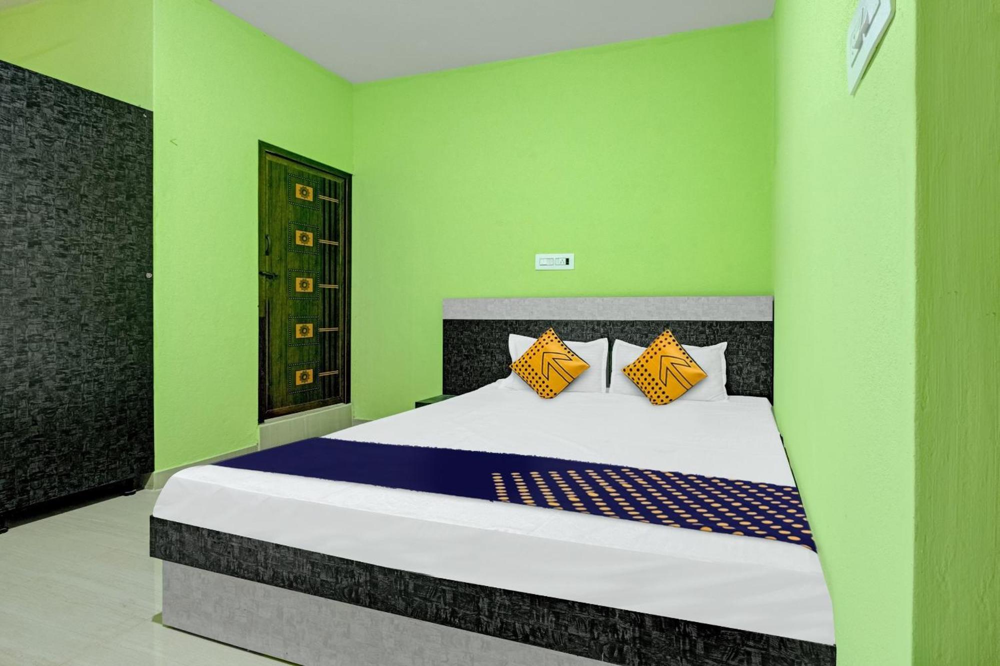 Spot On B R Comforts Krs Back Water Hotel Hosa Kannambadi Bagian luar foto