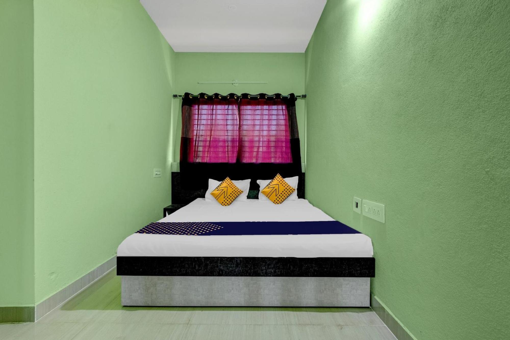 Spot On B R Comforts Krs Back Water Hotel Hosa Kannambadi Bagian luar foto