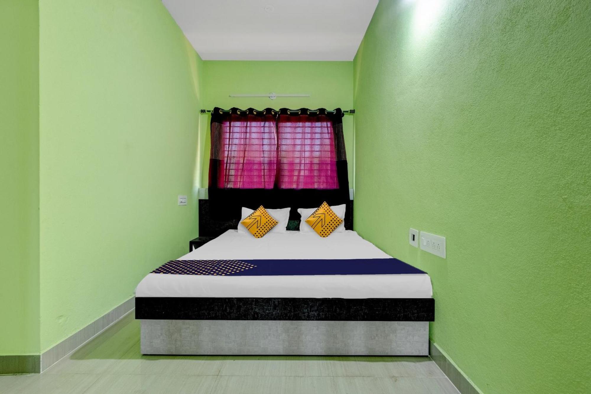 Spot On B R Comforts Krs Back Water Hotel Hosa Kannambadi Bagian luar foto