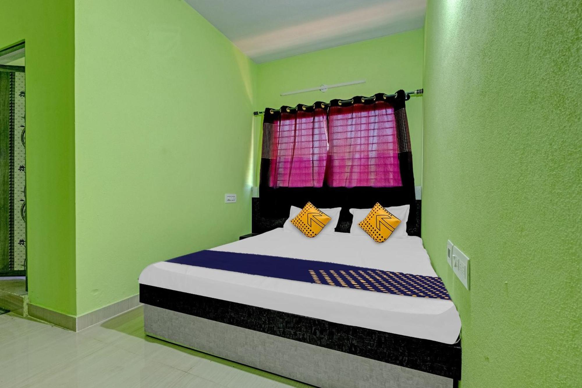Spot On B R Comforts Krs Back Water Hotel Hosa Kannambadi Bagian luar foto