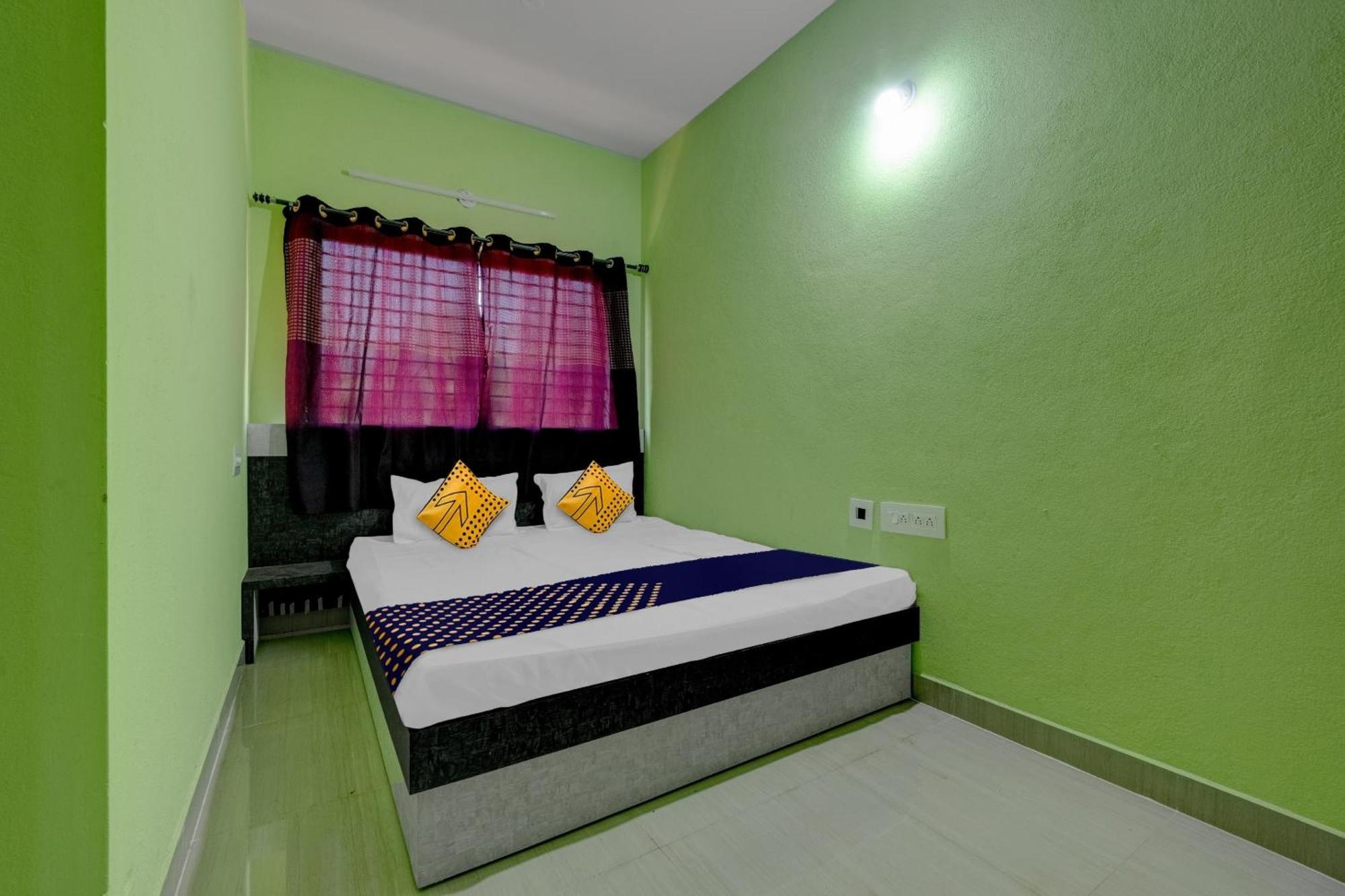 Spot On B R Comforts Krs Back Water Hotel Hosa Kannambadi Bagian luar foto