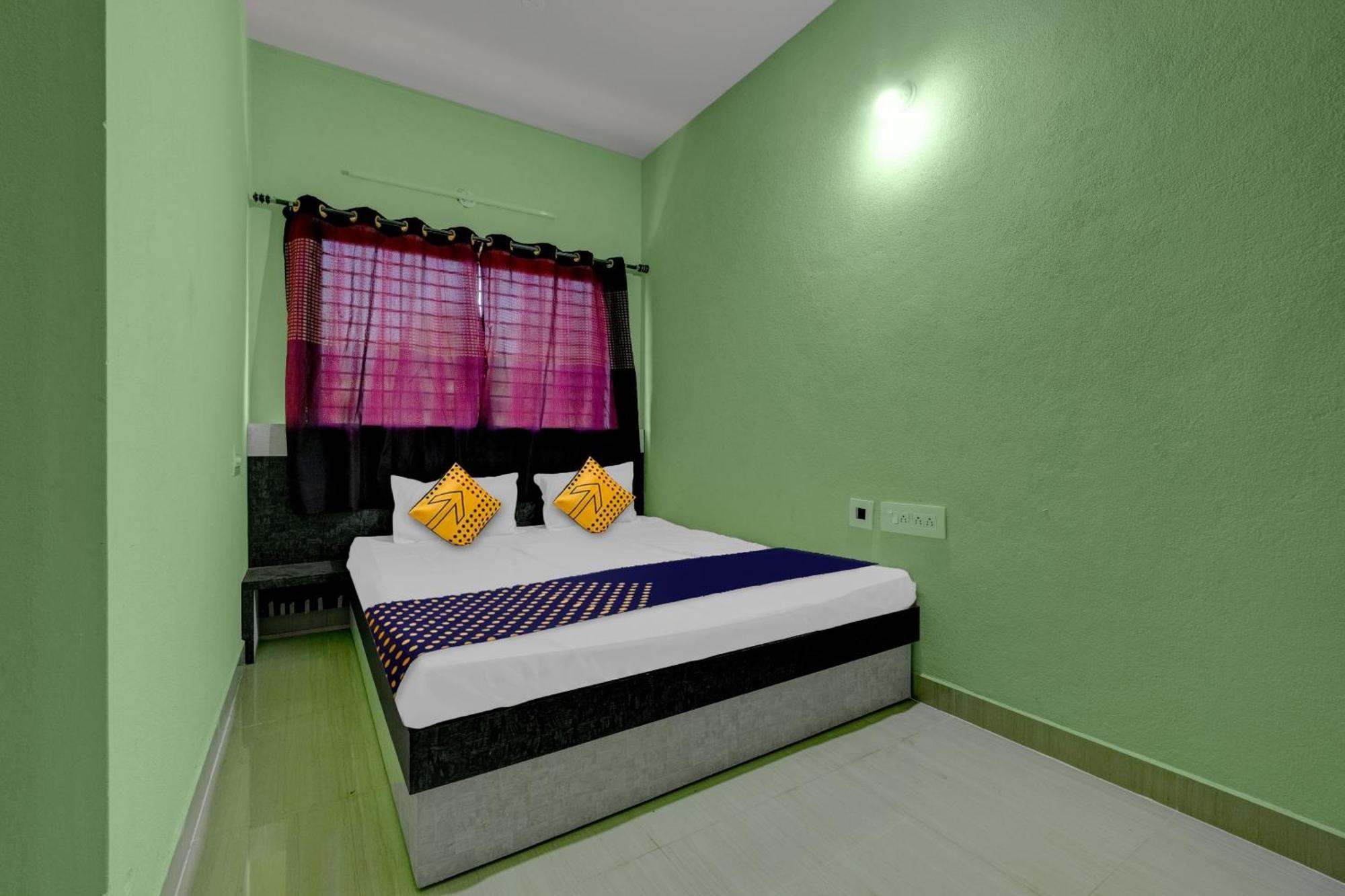 Spot On B R Comforts Krs Back Water Hotel Hosa Kannambadi Bagian luar foto